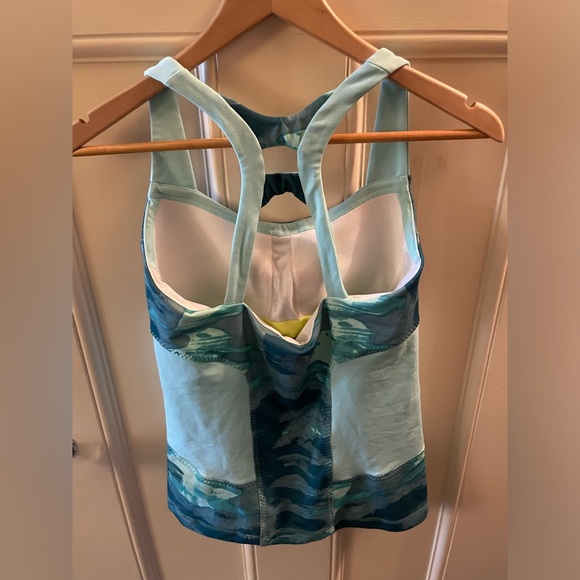 Northface Women’s Racer Back Running Athletic Top NWOT Size M - Picture 5 of 10